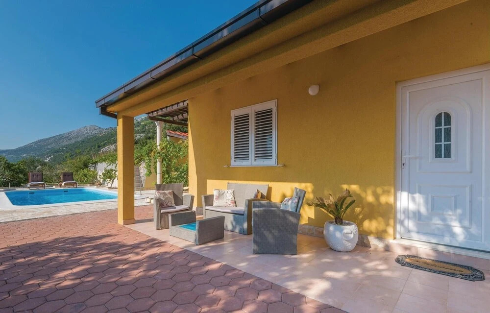 Stunning Home in Dingac With Wifi and 2 Bedrooms