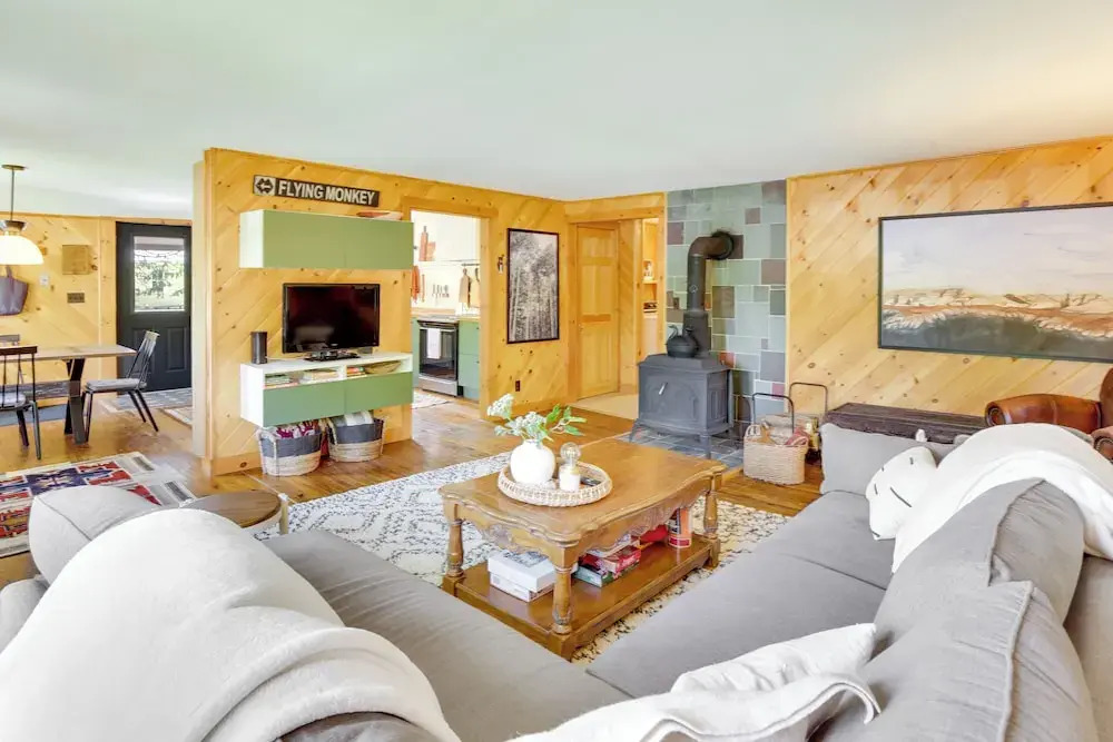 Gorgeous Sunday River Cabin w/ Saltwater Hot Tub!
