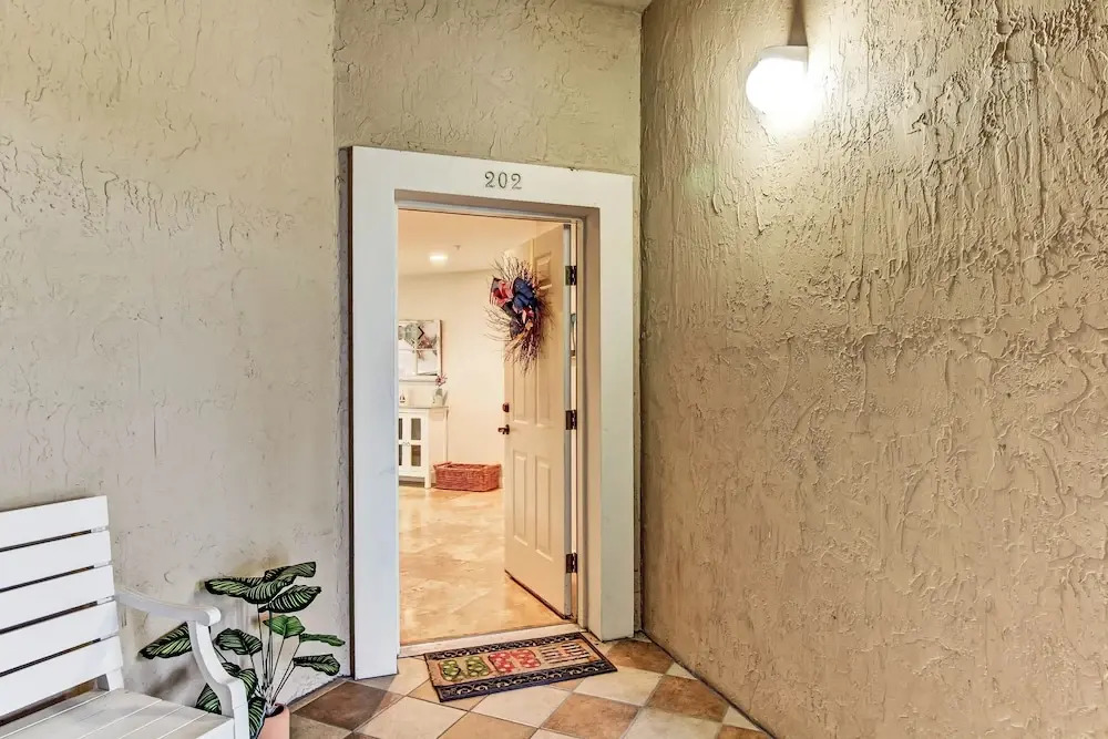 1 Block From the Beach, Next to Ft Clinch State Park and 2 Miles From Historic Centre Street