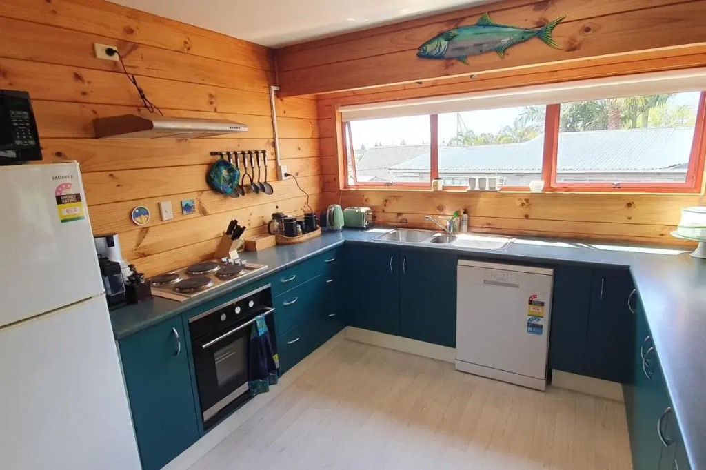 Pohutukawa Lodge by Orewa Beach