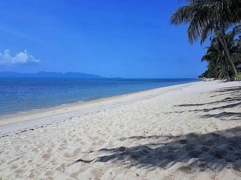 Beachside 3-Bedroom Townhouse w Private Pool at 70 Meters from Beach