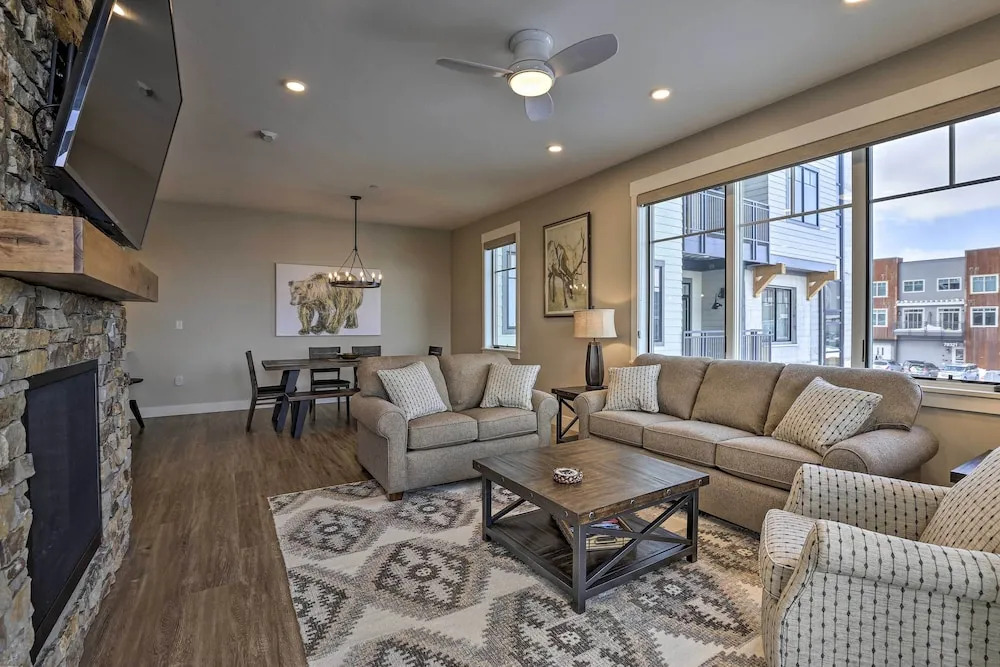 Newly Built Ski Condo w/ Hot Tub & Shuttle Access!