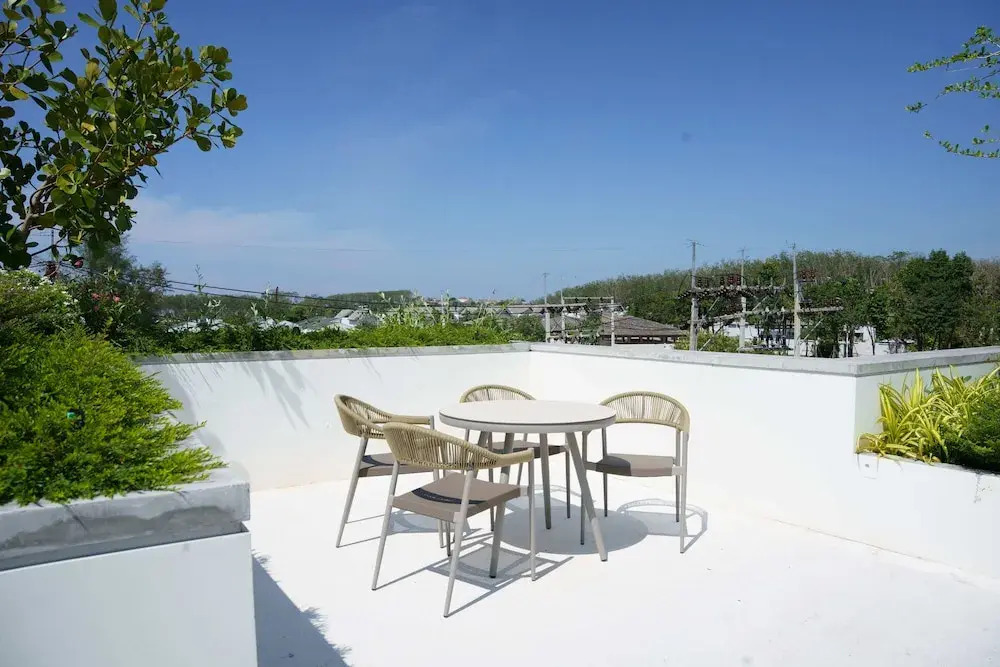 Tree Oclock Pool Villa - Phuket