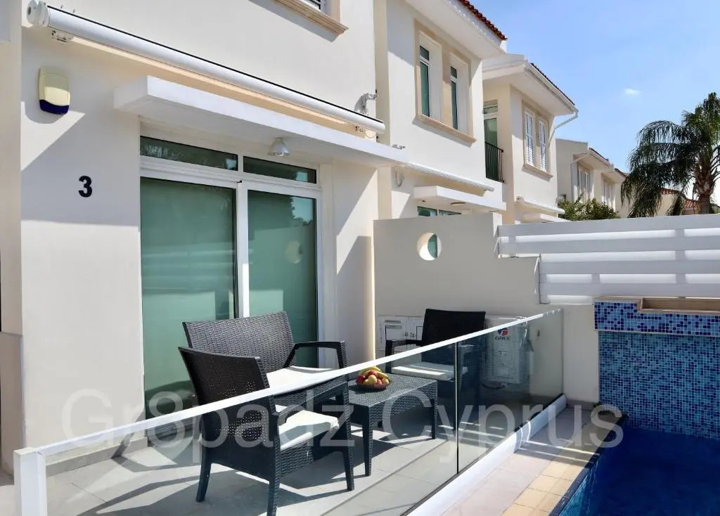Gr8padz Villa Dionne