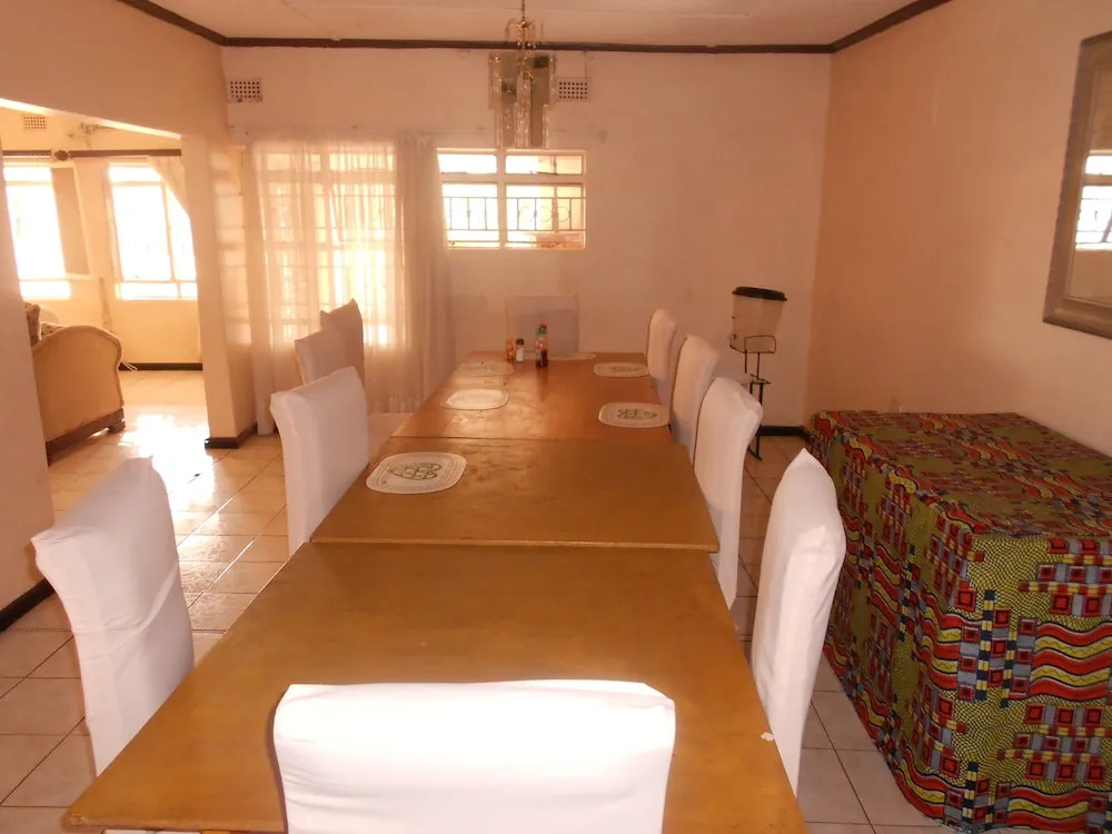 Wane Guest Lodge