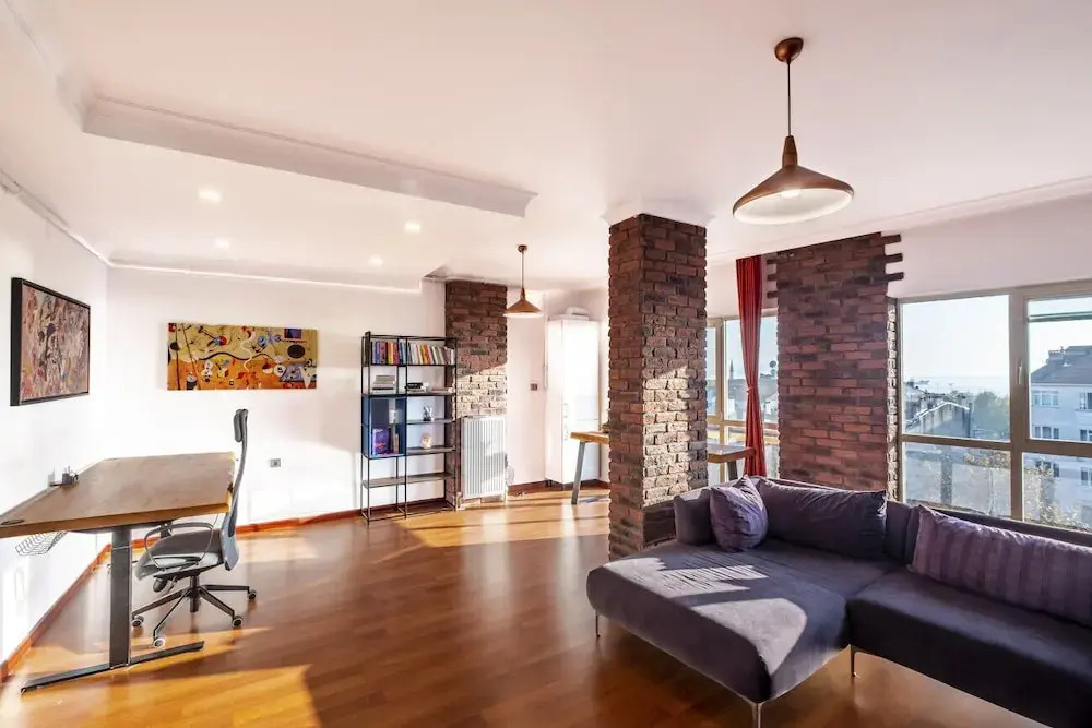 Sleek Flat Near Public Transportation in Maltepe