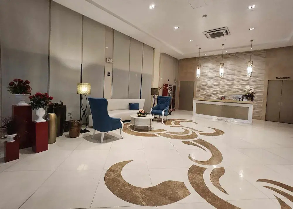 1 Bed Apartment - Sleeps 7 - Pool & Wifi