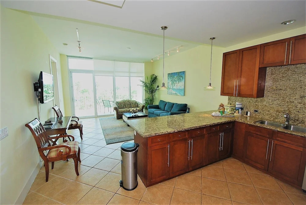 Sapphire Condo & Spa Unit #304 3 Bedrooms 2.5 Bathrooms Condo