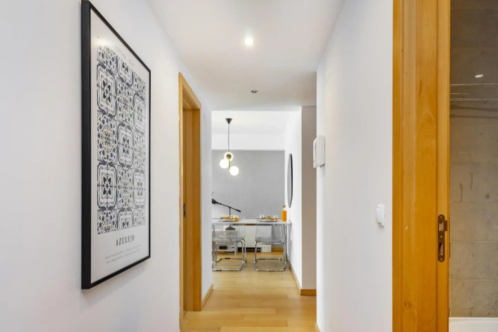 WHome @Panoramic Living w/ Elevator, AC, Garage perfect for Families & Business Travellers