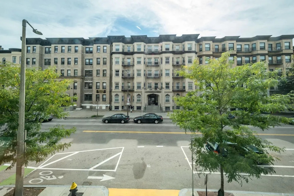 Elegant Suites in Westland Avenue