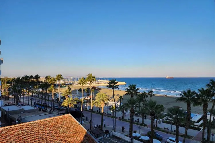 Merab Holidays Apartment Sunorama Beach Gardens 402