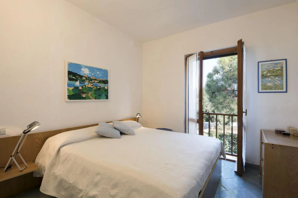 The apartment has one bedroom with bathroom and another small mezzanine room with a small bathroom,-CONCADA L11