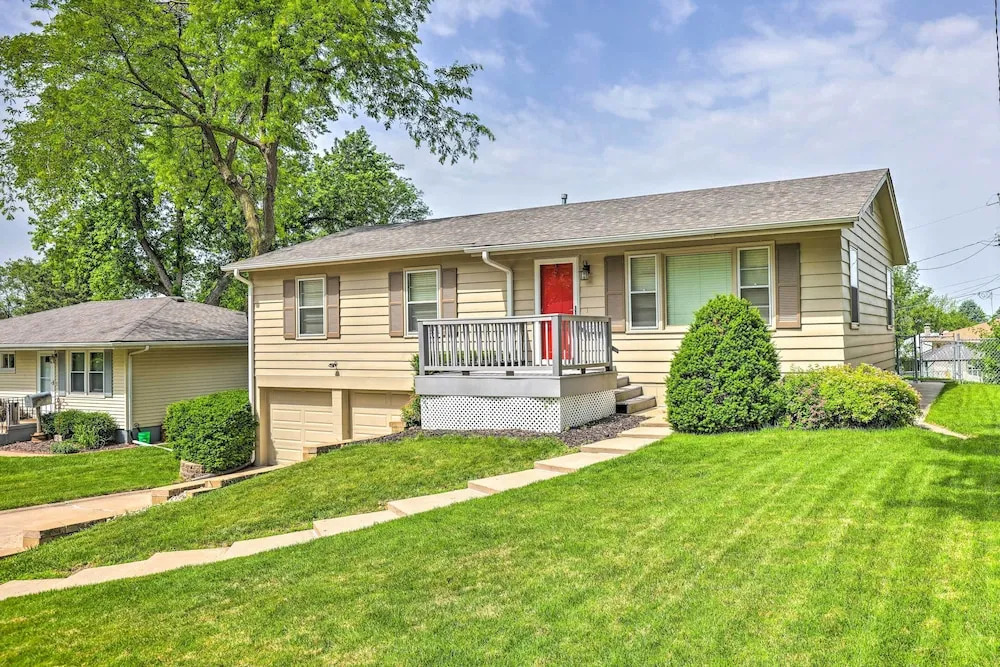 Family-friendly Omaha Home ~ 5 Mi to Dtwn!