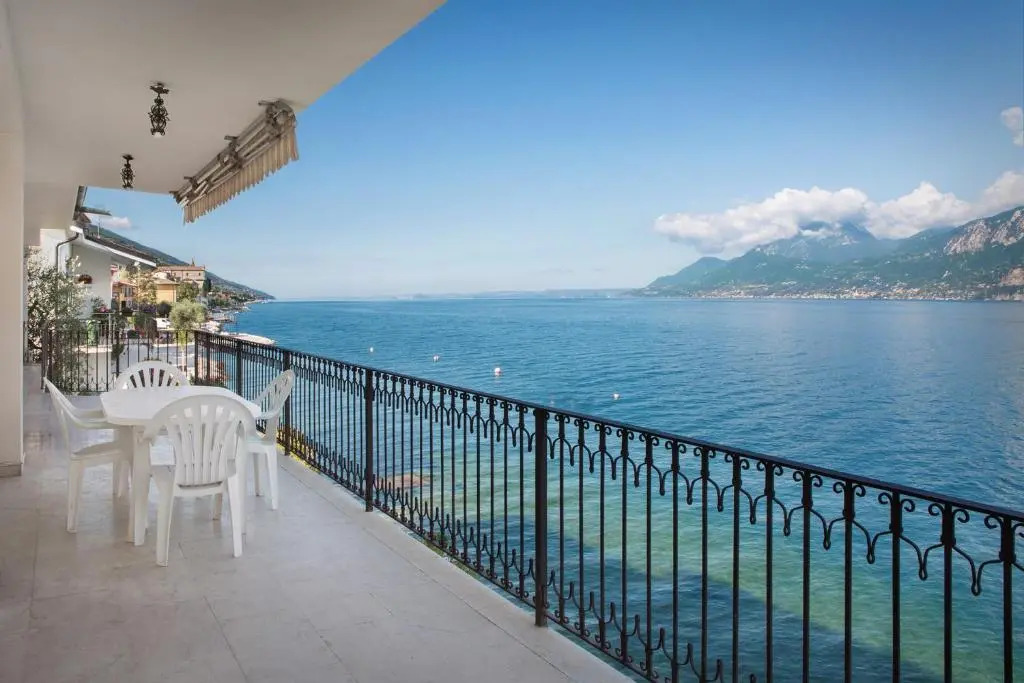 Villa Francesca-Grande appartamento in riva al lago