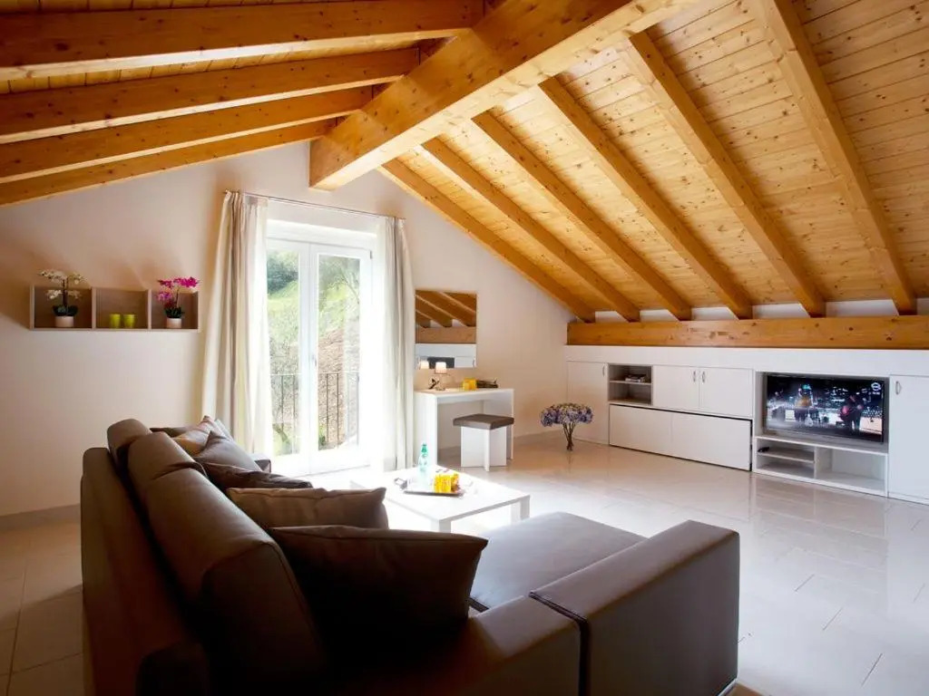Apartment 5 - Overlooking Isola Comacina. Spacious Living Ideal For Families Of Up To 10
