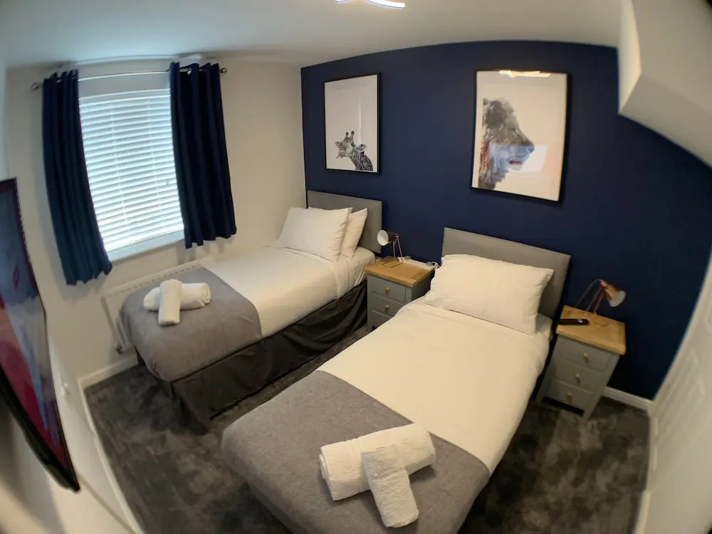 The coach house views netflix sleeps 5