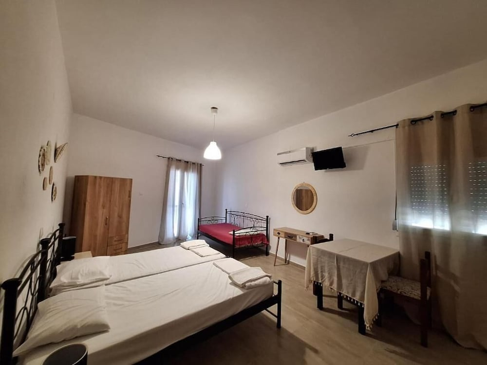 Nikos Hotel