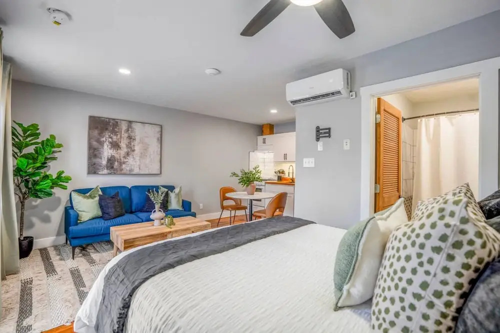 East End Studio Close to Houston Hotspots