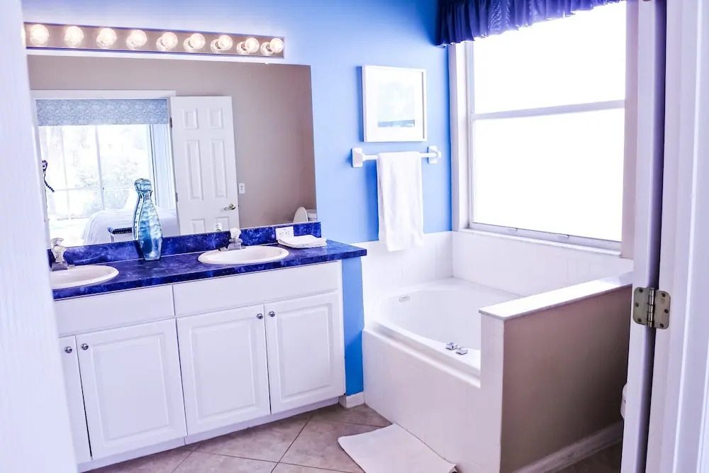 2959 4-bed Pool Home W/games Room & Water View!