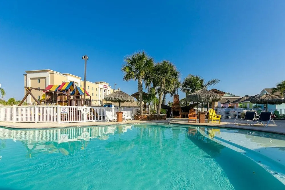 Rare 5BR Pirates Bay Condo by RedAwning