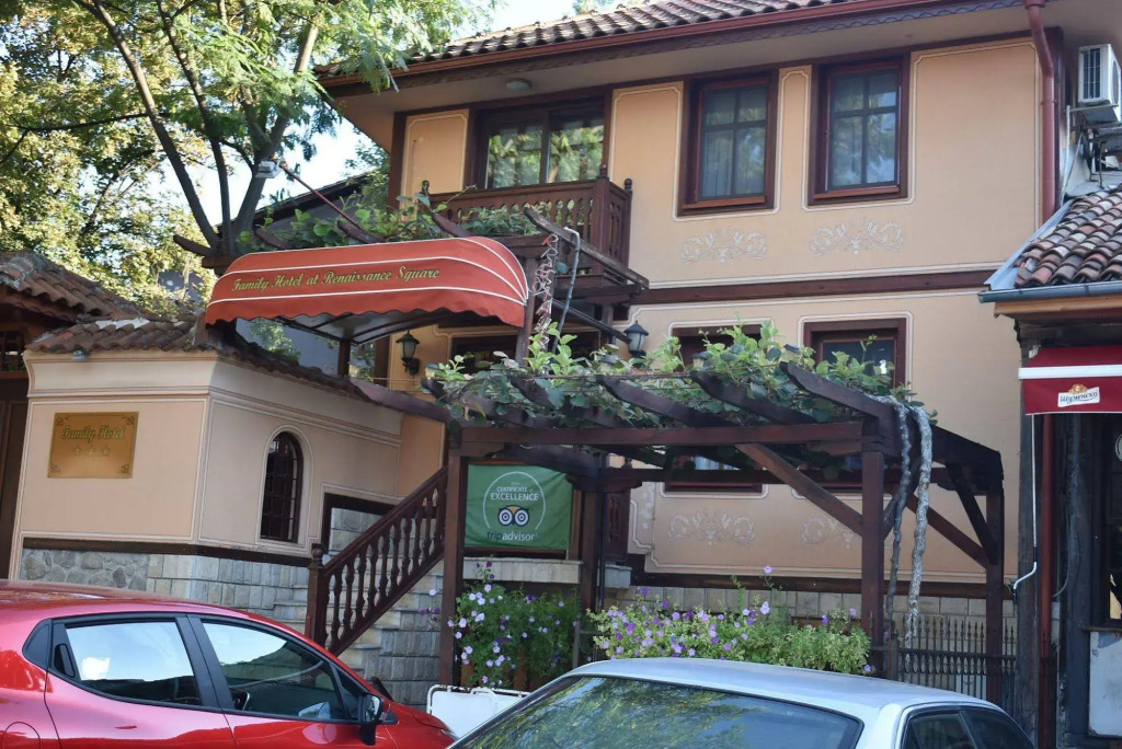 Family Hotel at Renaissance Square