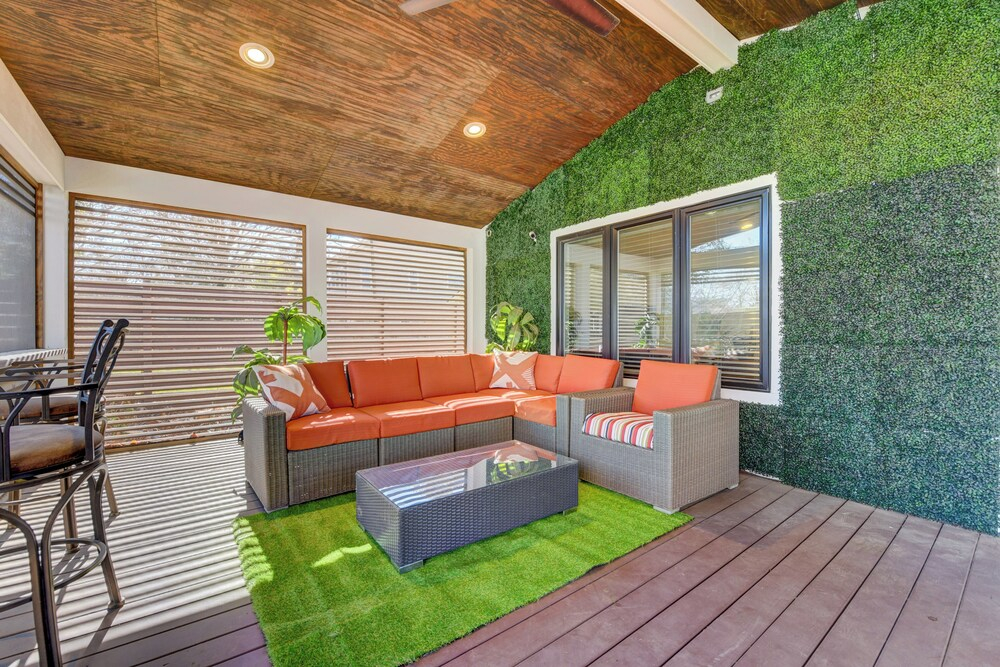 Modern Home with Yard 3 Mi to Uptown Charlotte