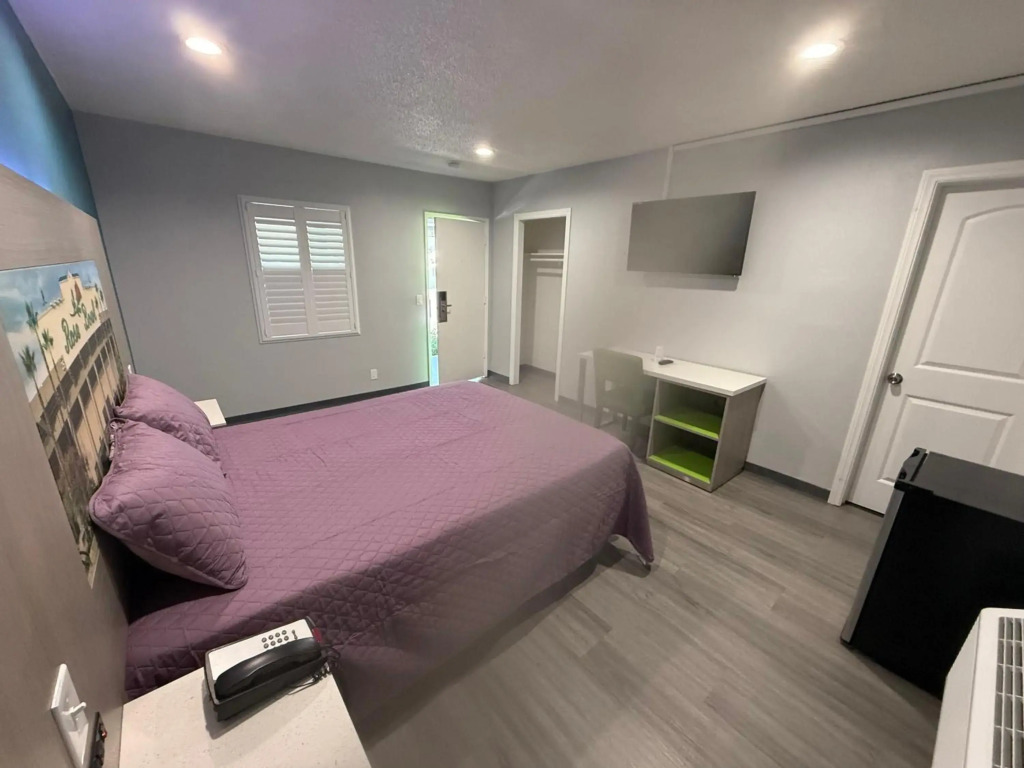 Hi-Way Host Motel