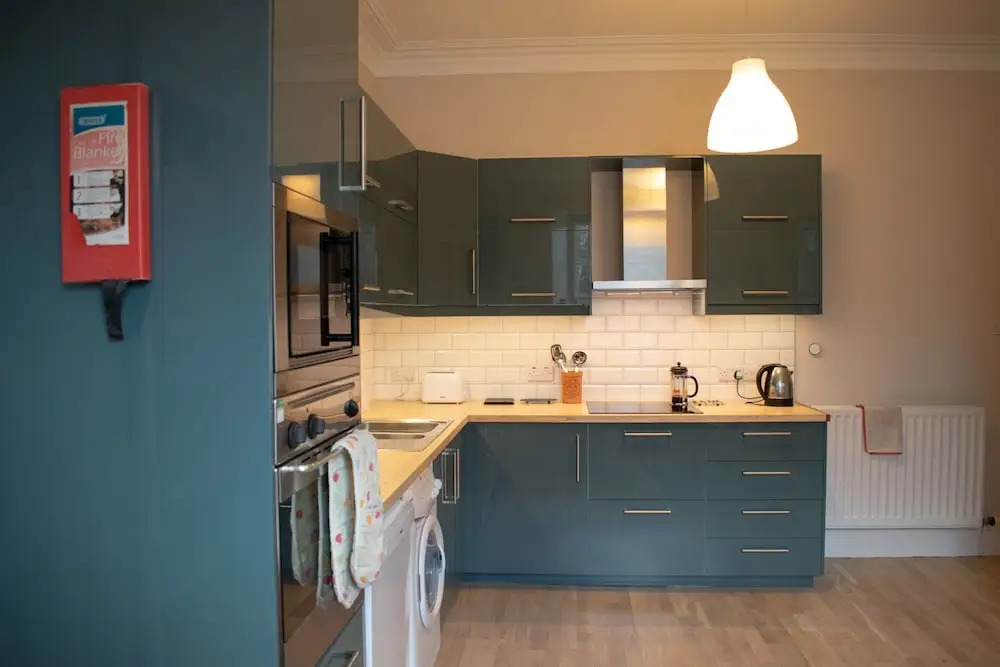 Traditional 3 Bedroom Apartment in Central Edinburgh