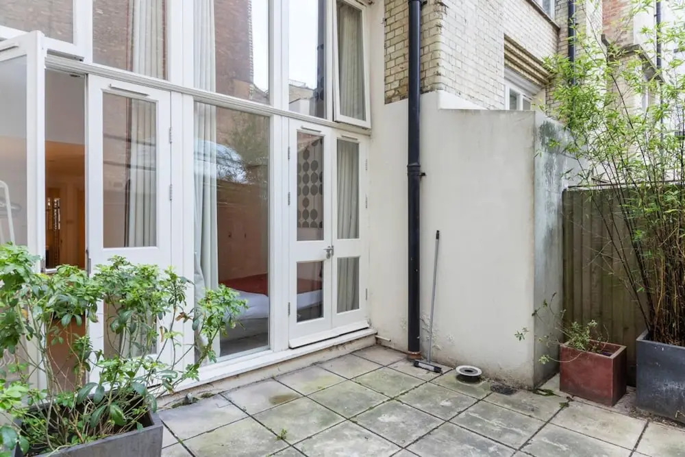 Bright & Beautiful Two Bedroom Apartment, Sleeps 4