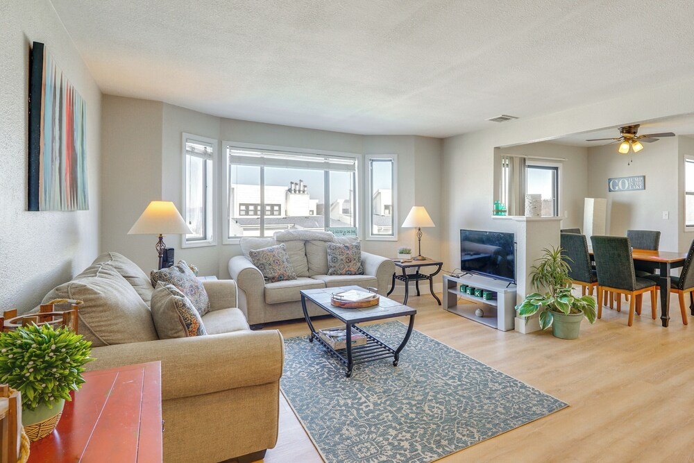 Charming Condo w/ Pool Access in Osage Beach!