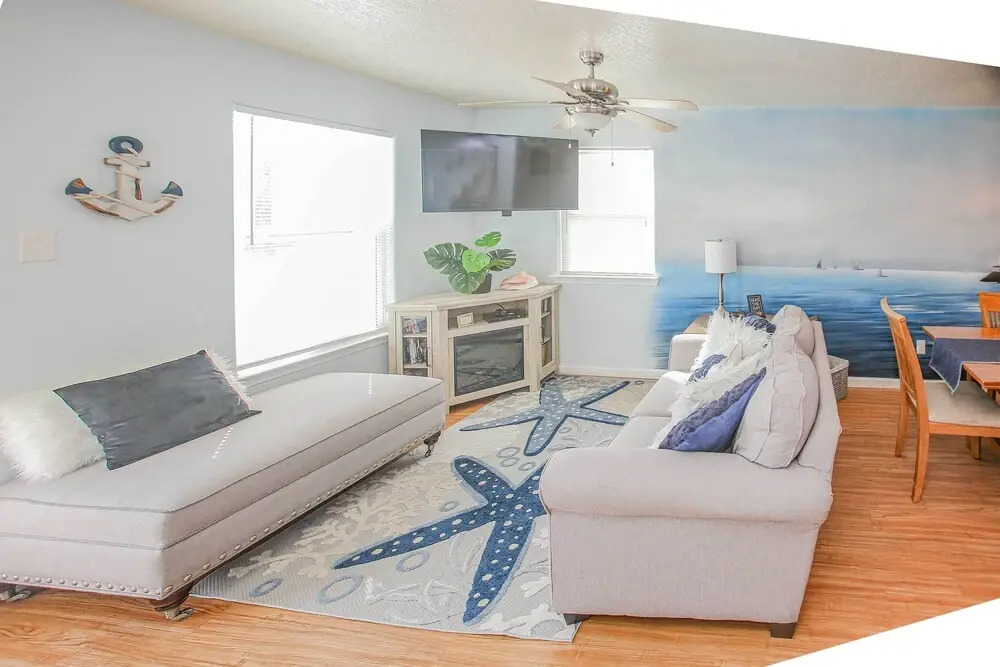 Walk to Shore & Eats: Surfside Beach Gem w/ Deck