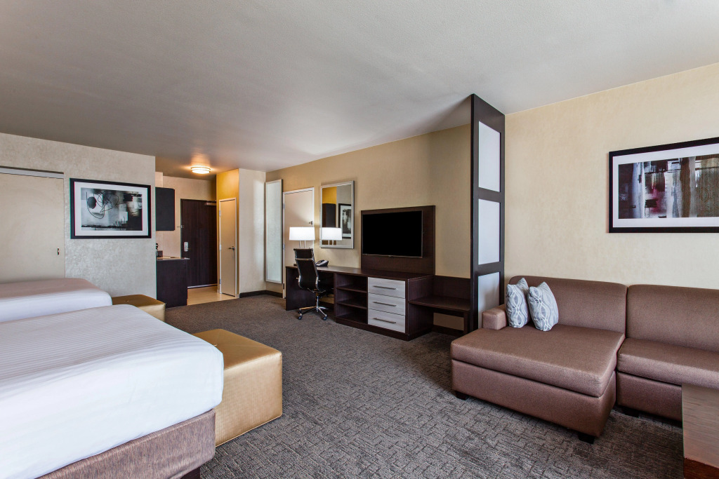 Holiday Inn Express & Suites Anaheim Resort Area by IHG