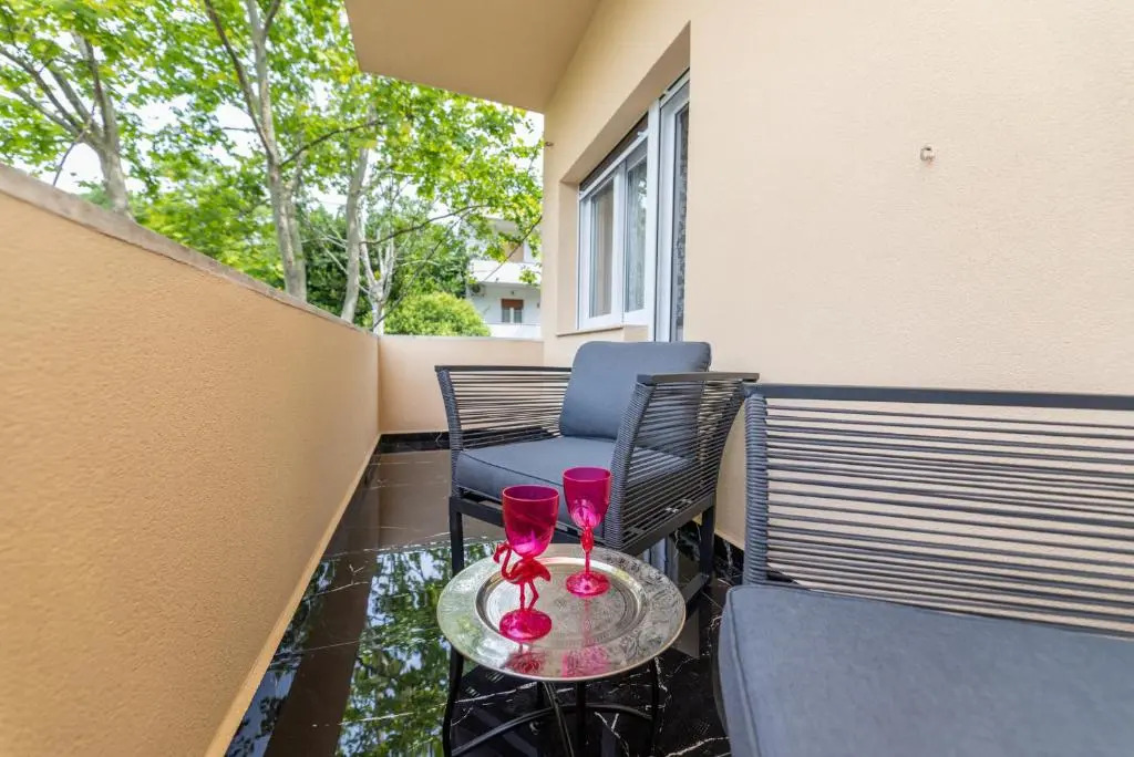 Mini Palais - Beachfront, 5 min center, terrace