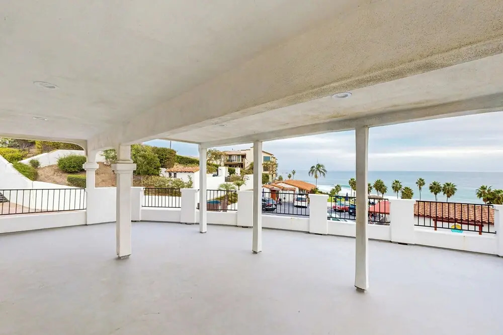 1BR Ocean-view Apt - Walk to Beach, Shops & Pier
