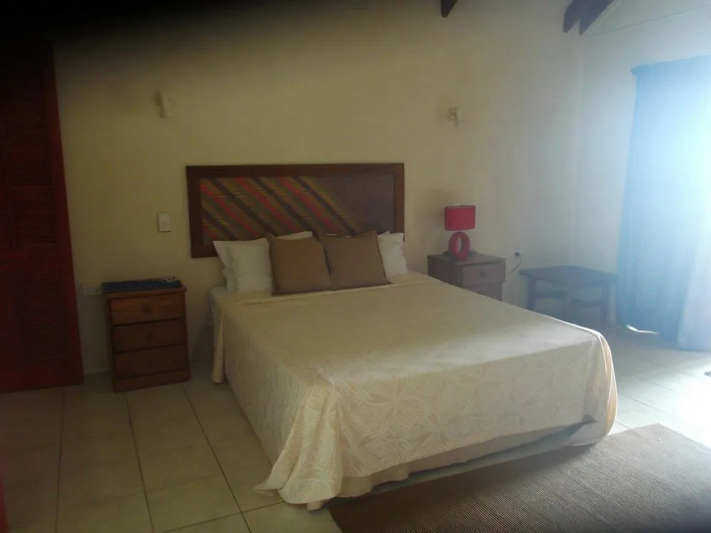 Muriavai Bungalows
