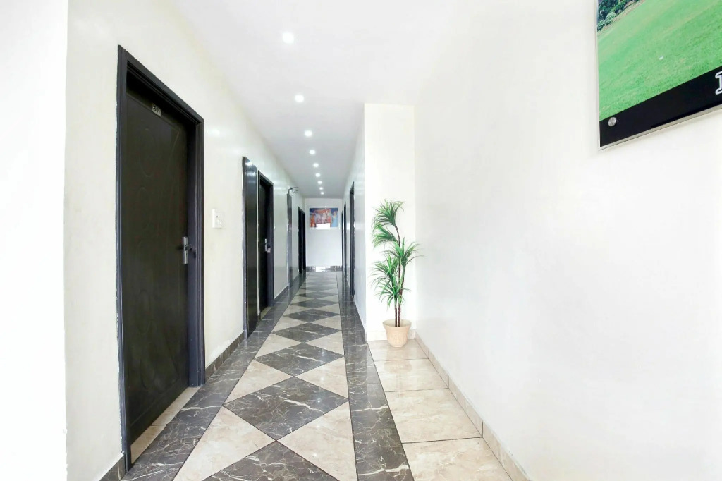OYO 8766 Hotel DS Regency