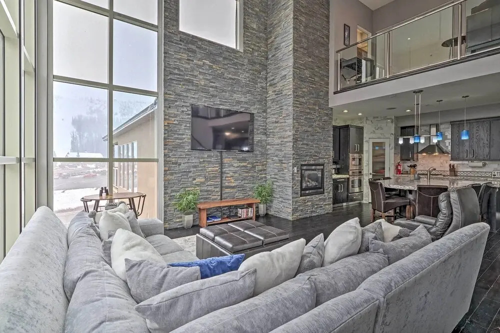 Luxe Brian Head Escape w/ Hot Tub & Mtn Views