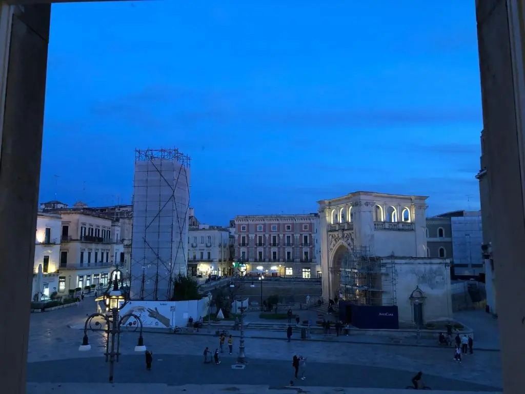 Luxury House Lecce Piazza Sant'Oronzo -Le mie 3 Suites- Suite La finestra sul Vicolo "Windows in a alley"- Suite Il balcone sulla Colonna di Sant'Oronzo "Balcony on Sant'Oronzo Column"- Suite Il balcone sul Sedile di Lecce "Balcony on Sant'Oronzo Square"