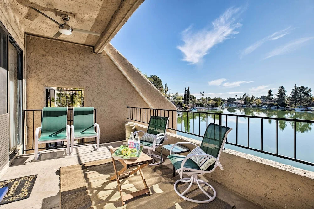 4 Mi to Asu: Lake-view Condo w/ Patio, Pool Access