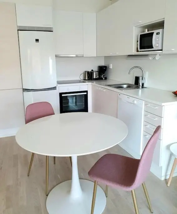 Cosy and quiet 1 br apartment - 7 min airport