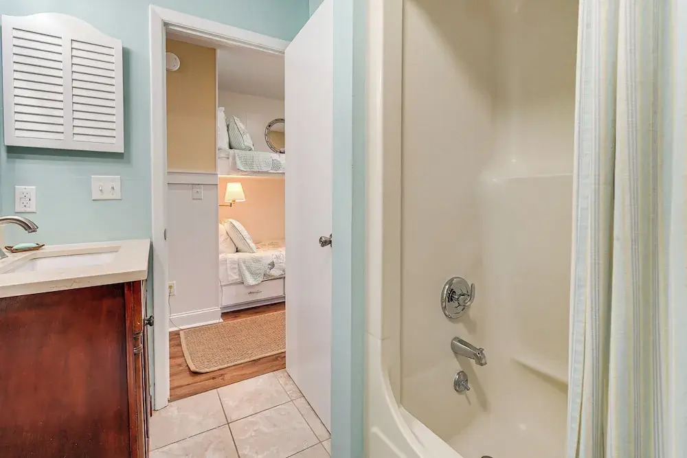 Sandy Oceanfront 2nd FL 1BR W/pool at The Riggings