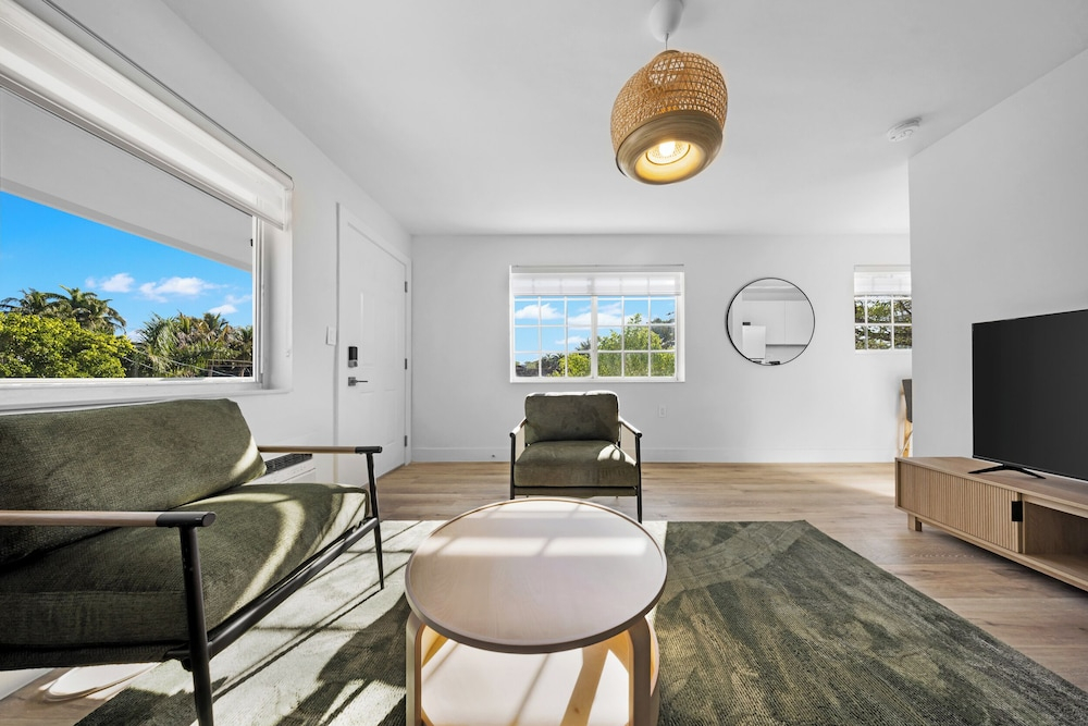 Miami Retreat 1-BD - Parking and Gym