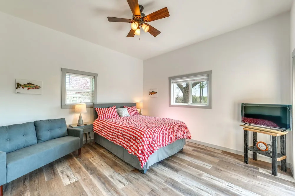 Family-friendly Lander Home Rental: Yard, Patio!