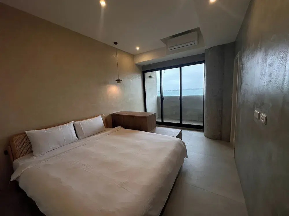 SomeWhere Inn