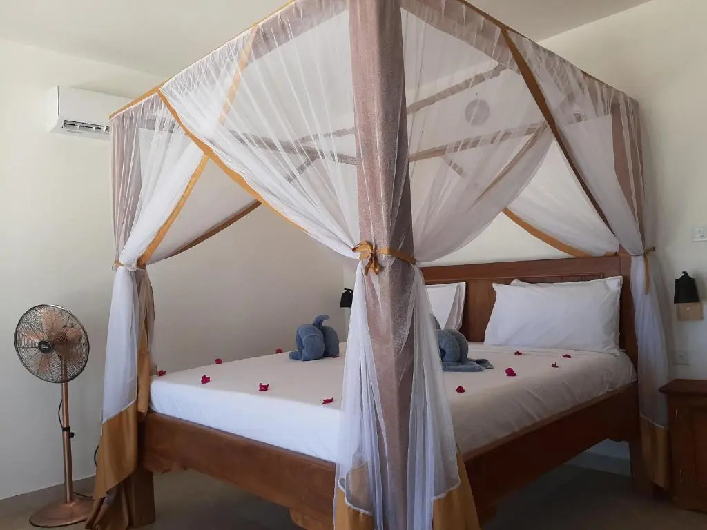 Jaribu Beach Hotel