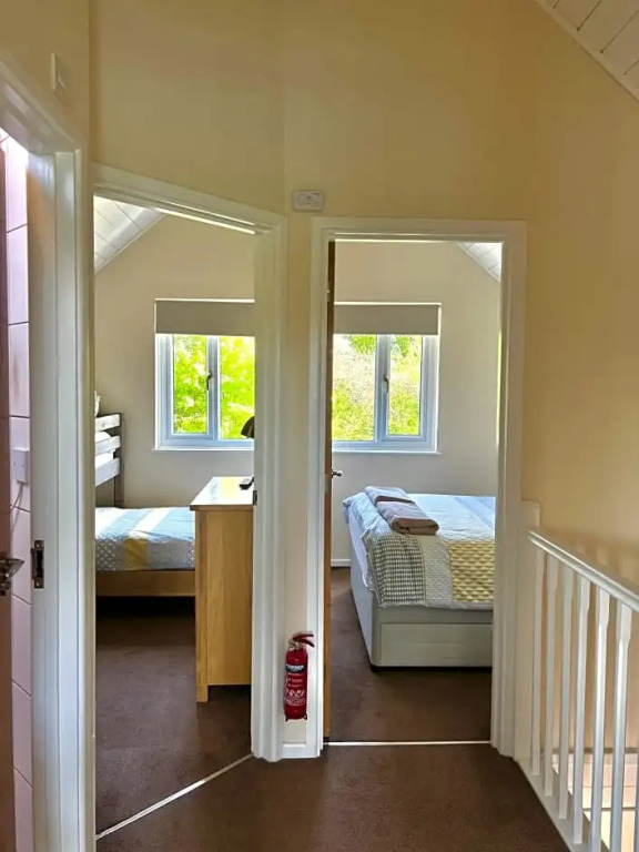 Pet-Friendly Waterside Lodge - Cotswold Water Park