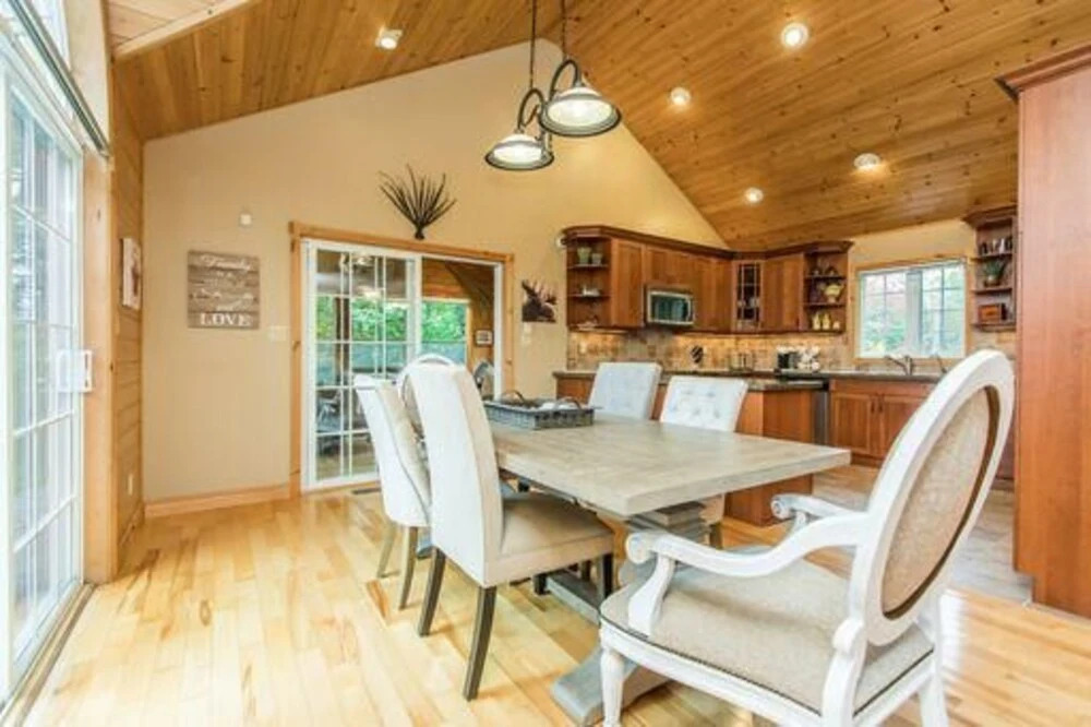 Vantage Point~Lovely 4 bed, 2.5 bath with fabulous views of Lake of Bays!