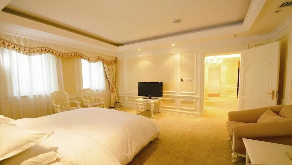 Baolong Garden Hotel