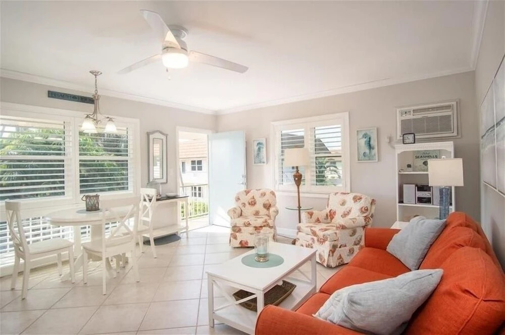 Seabreeze 2 Bedroom Home by Redawning