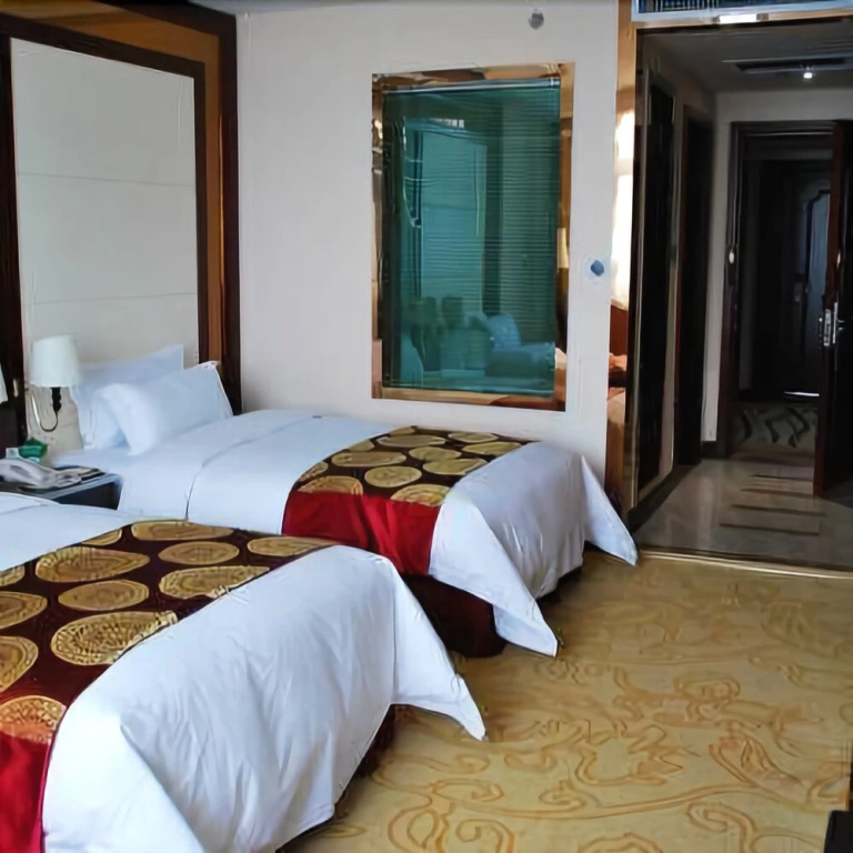 Longhu Hotel